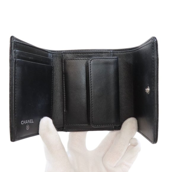 CHANEL Black Caviar Leather Logo Wallet - Picture 4 of 11